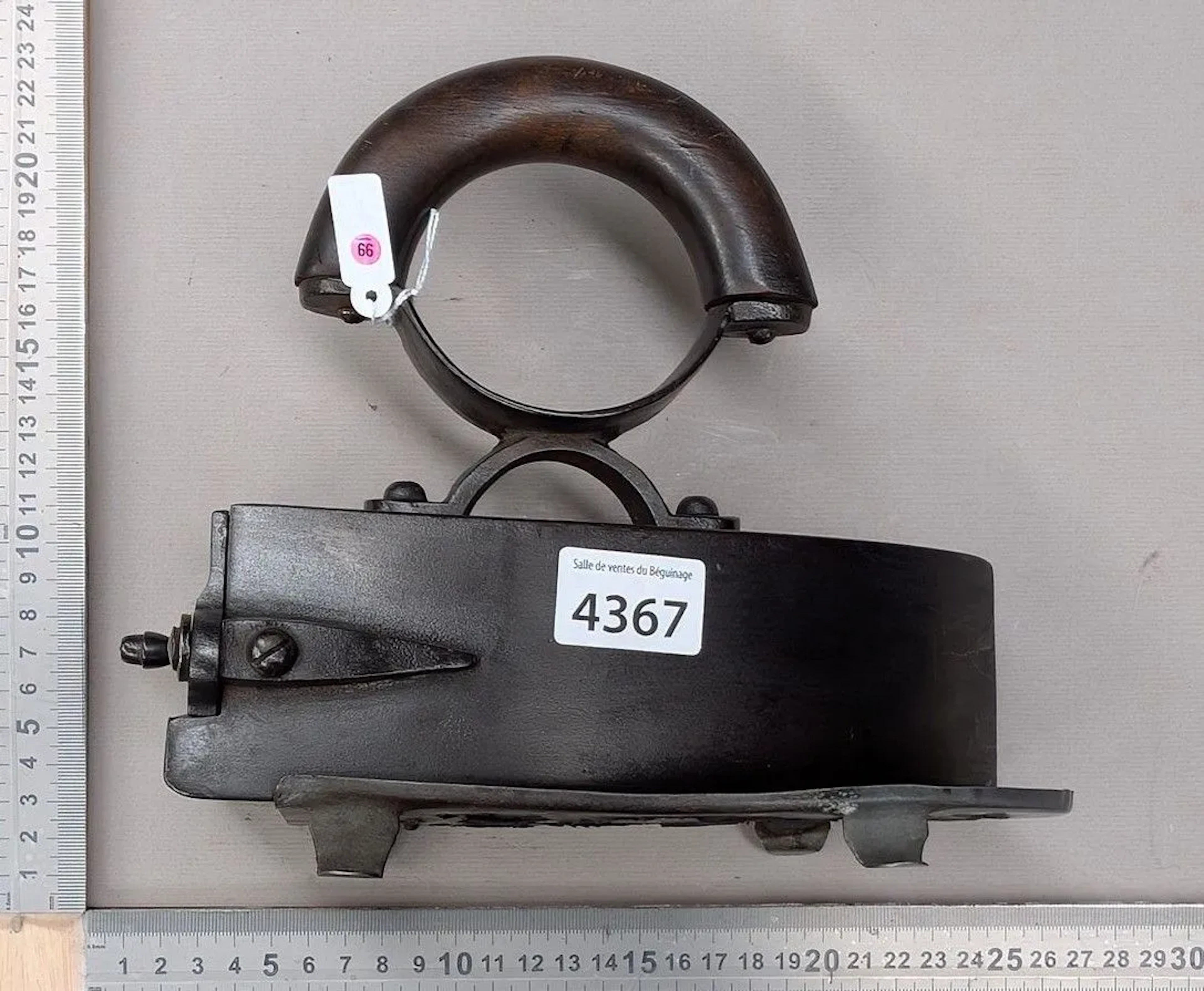 Antique iron - See photos for dimensions and condition