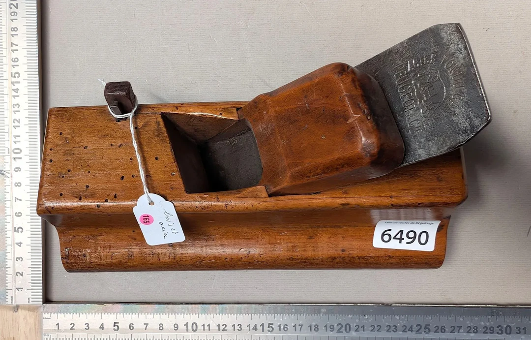1 antique plane—see photos for dimensions and condition