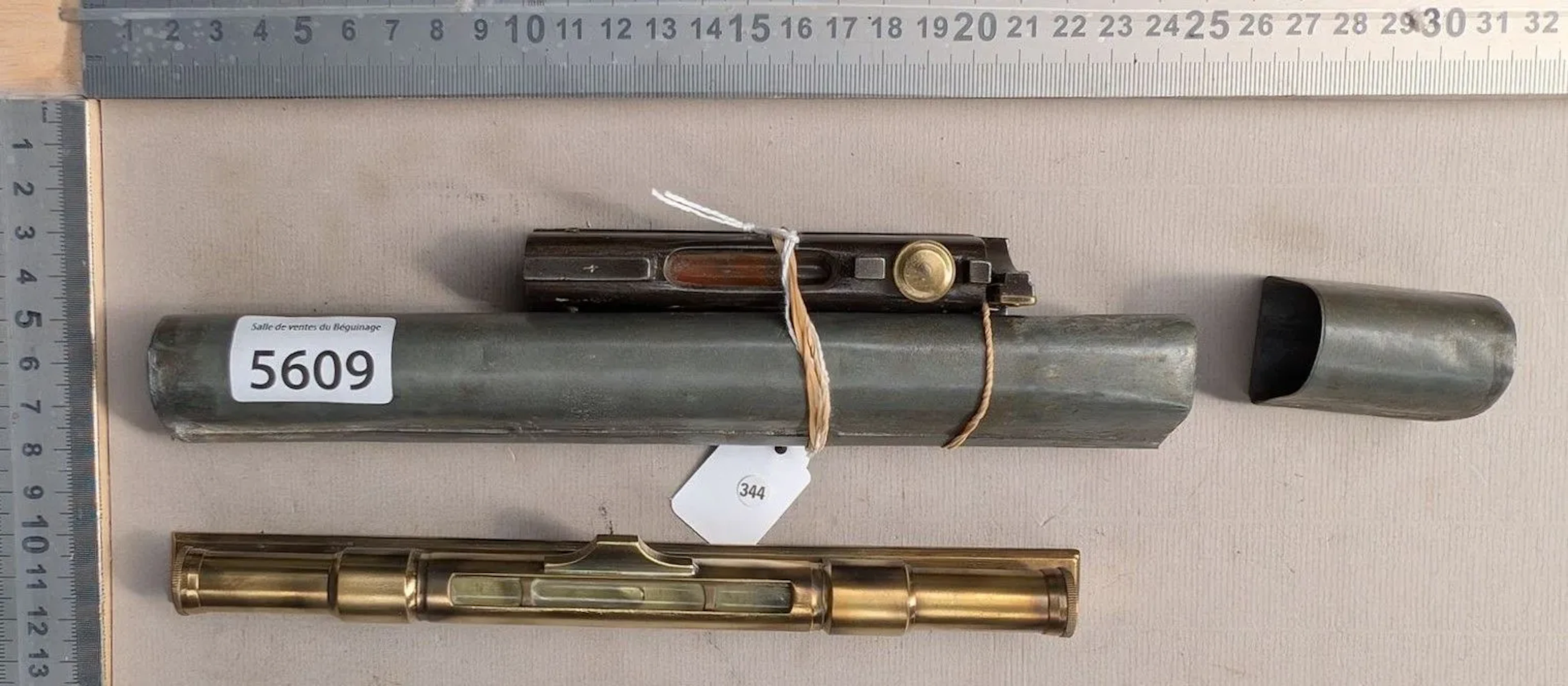 One cast-iron spirit level and one brass spirit level in its case—see