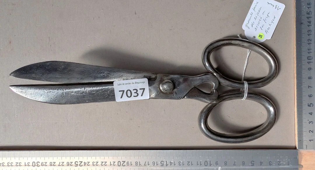Large pair of wrought-iron scissors, A. LUNEVILLE, 18th century—see