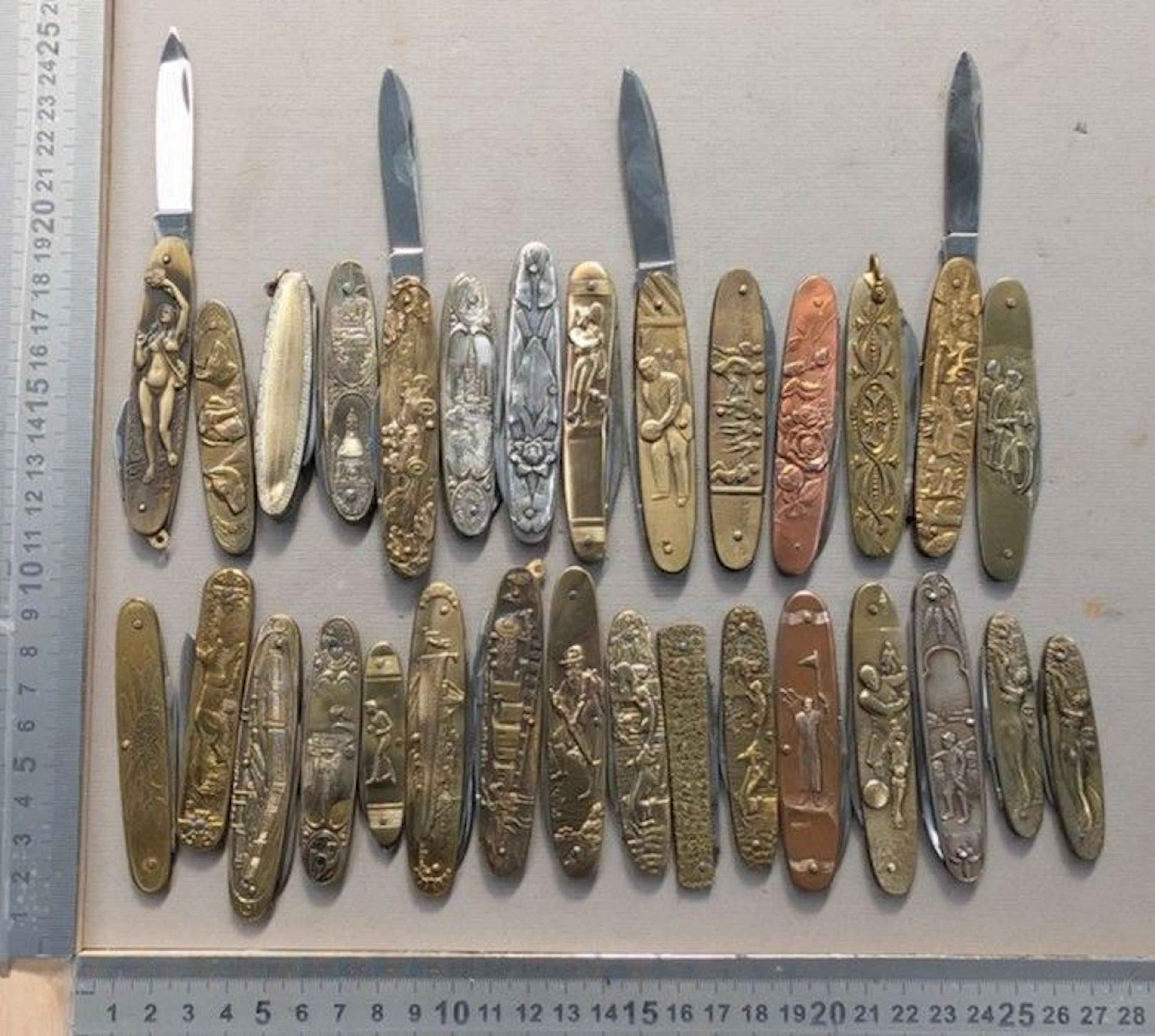 Set of 30 vintage promotional pocket knives, 1900–1920 — See photos