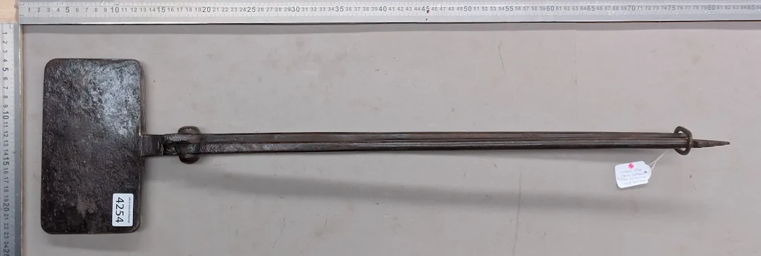 Antique host iron - See photos for dimensions and condition