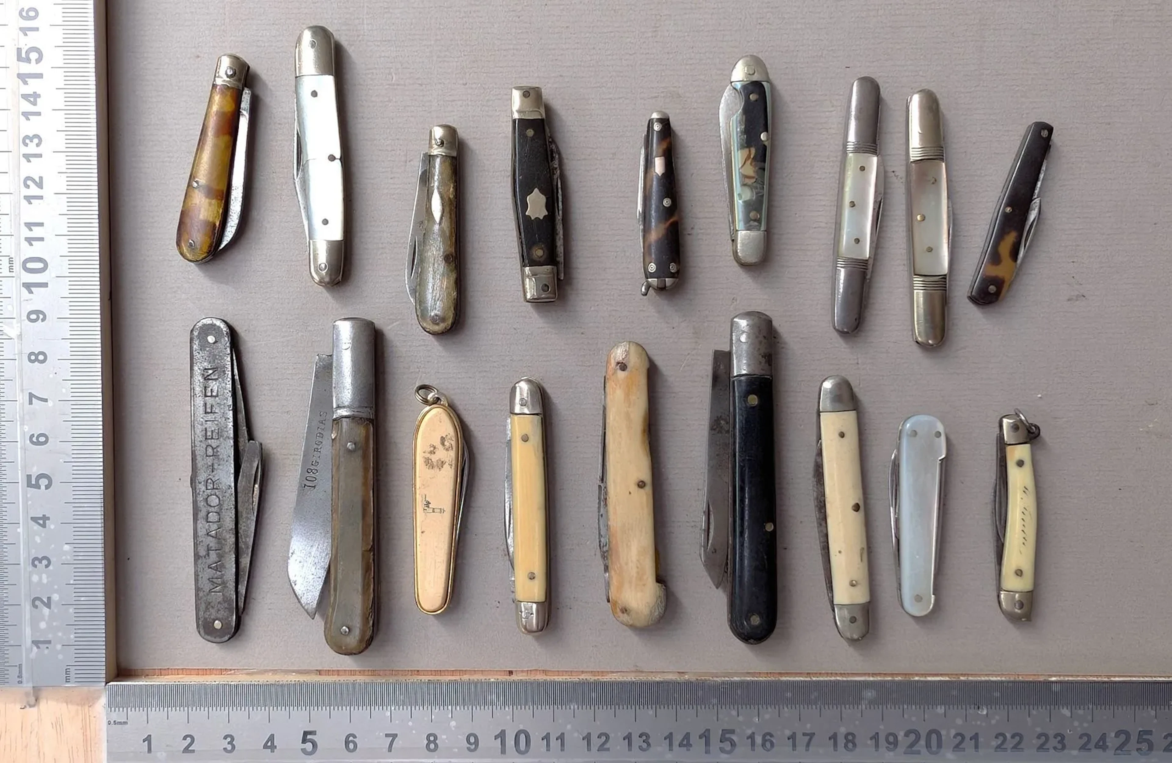 18 antique knives—see photos for dimensions and condition