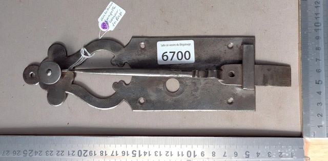 1 antique wrought-iron bolt - See photos for dimensions and condition