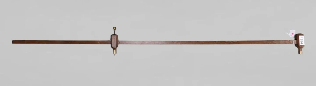 1 antique carpenter's compass—see photos for dimensions and condition
