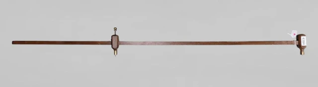 1 antique carpenter's compass—see photos for dimensions and condition