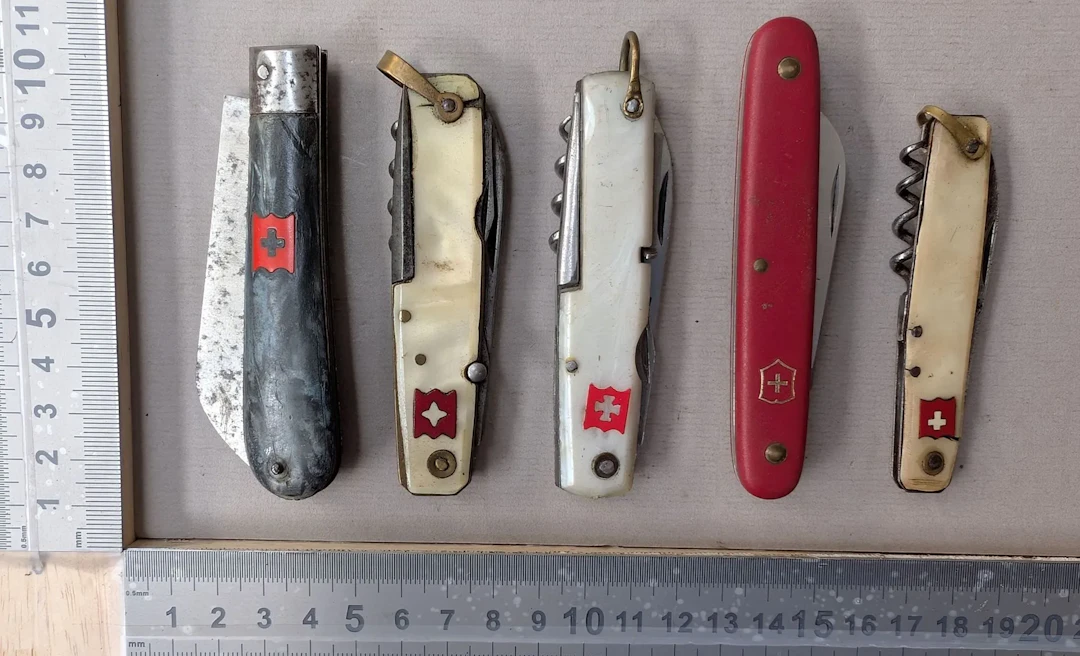 5 antique knives—see photos for dimensions and condition