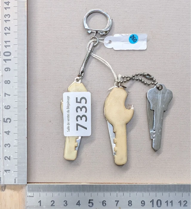 3 promotional pocket knives - See photos for dimensions and condition