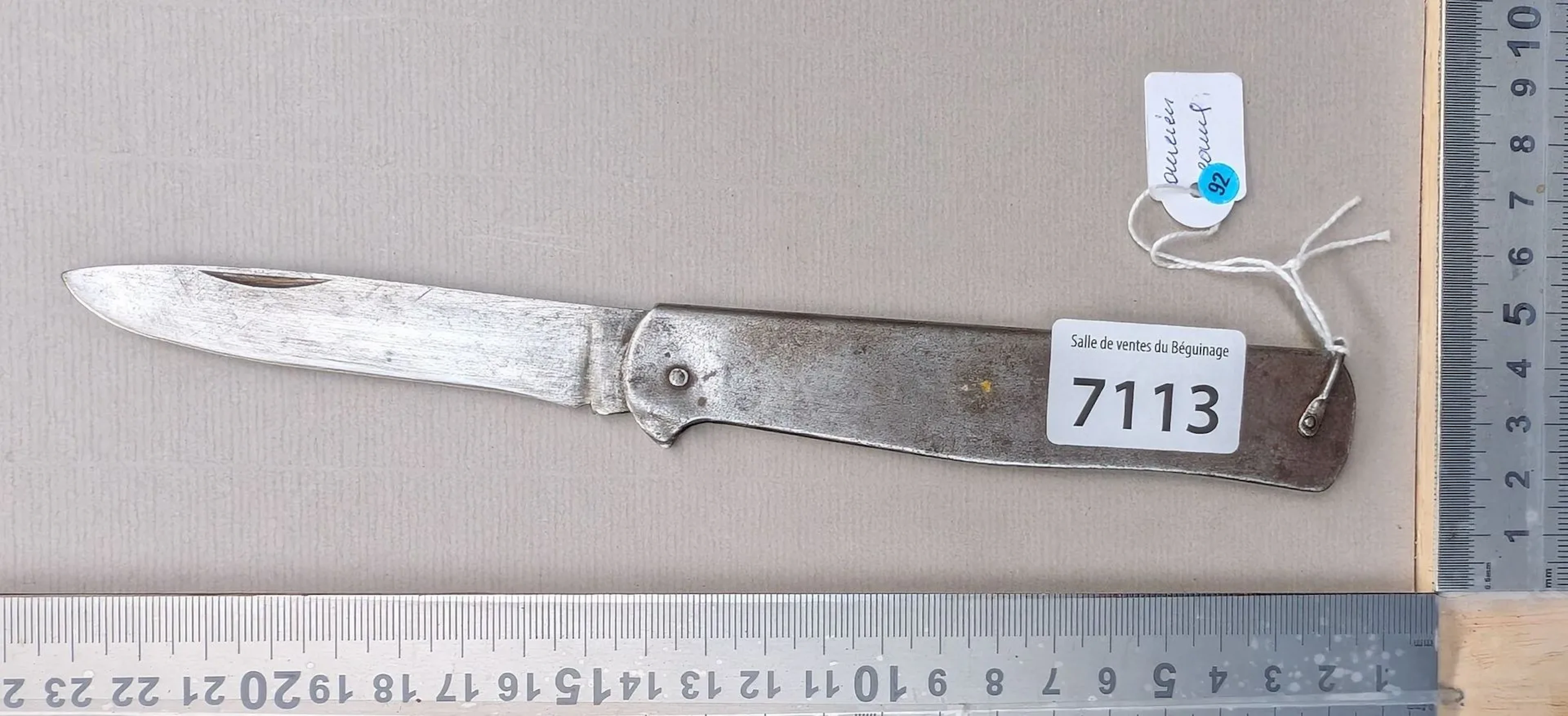 Vintage metal pocket knife with 1 blade—see photos for dimensions and condition