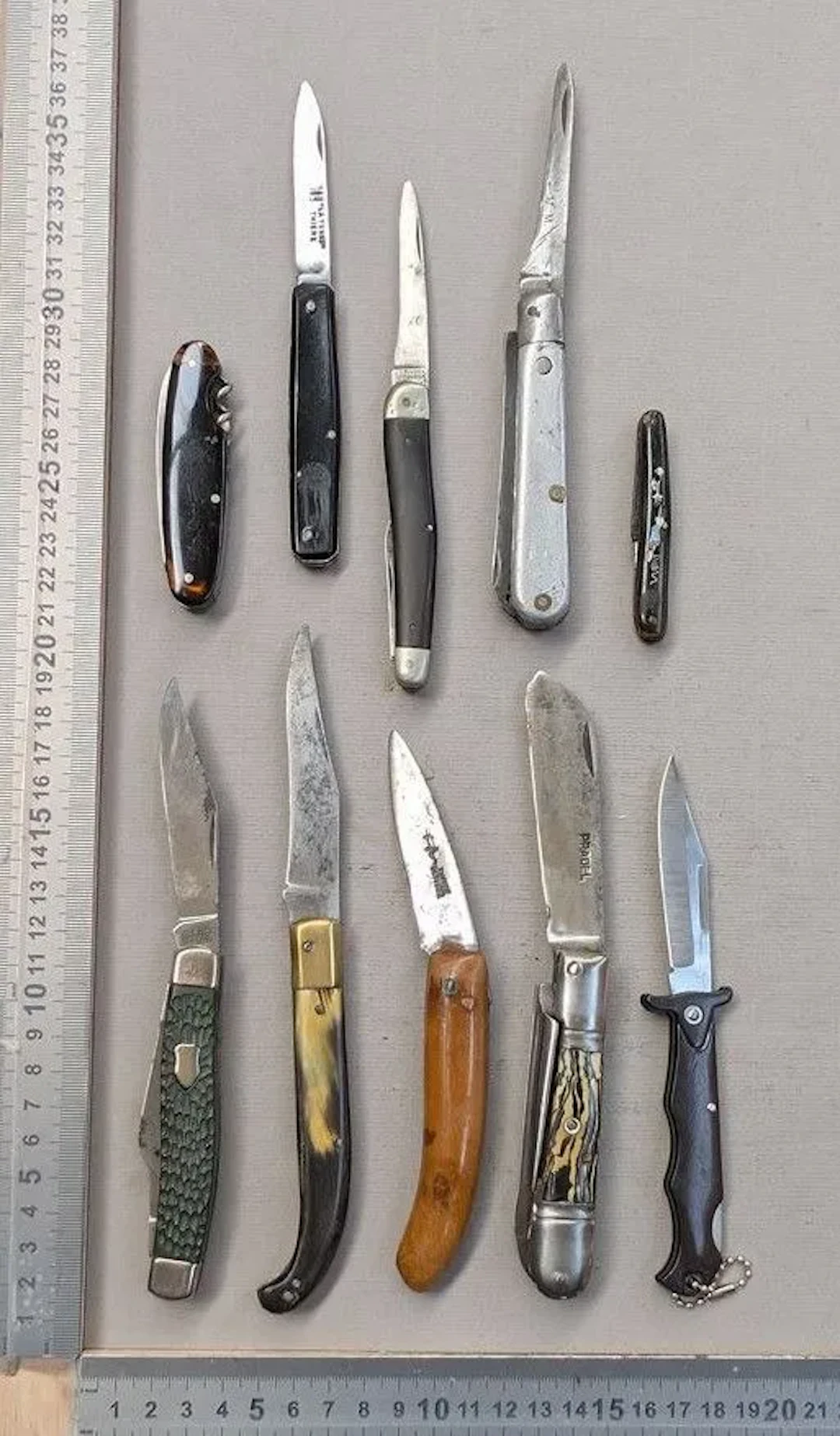 Set of antique knives or pocket knives—see photos for dimensions and condition