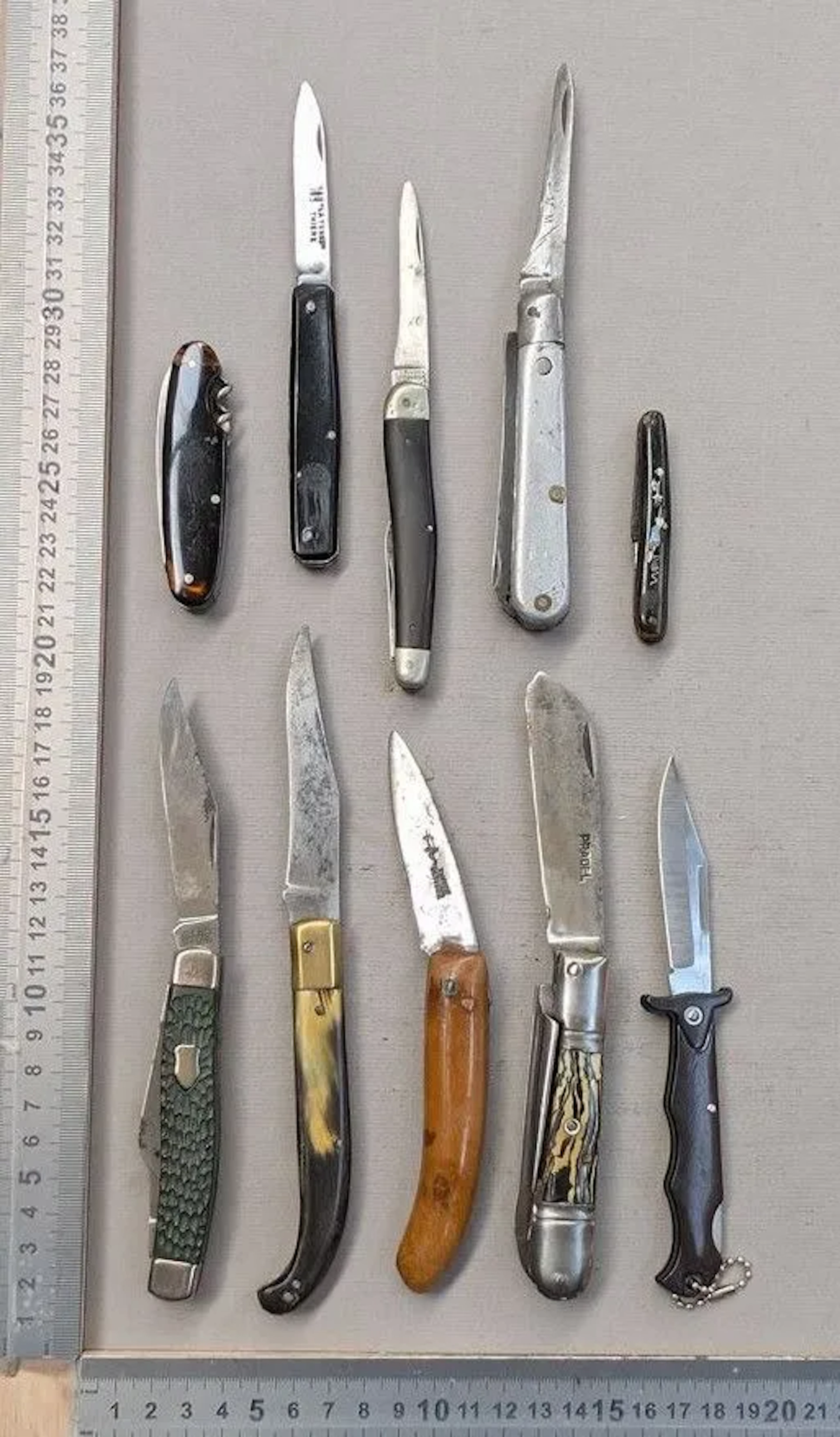 Set of antique knives or pocket knives—see photos for dimensions and condition
