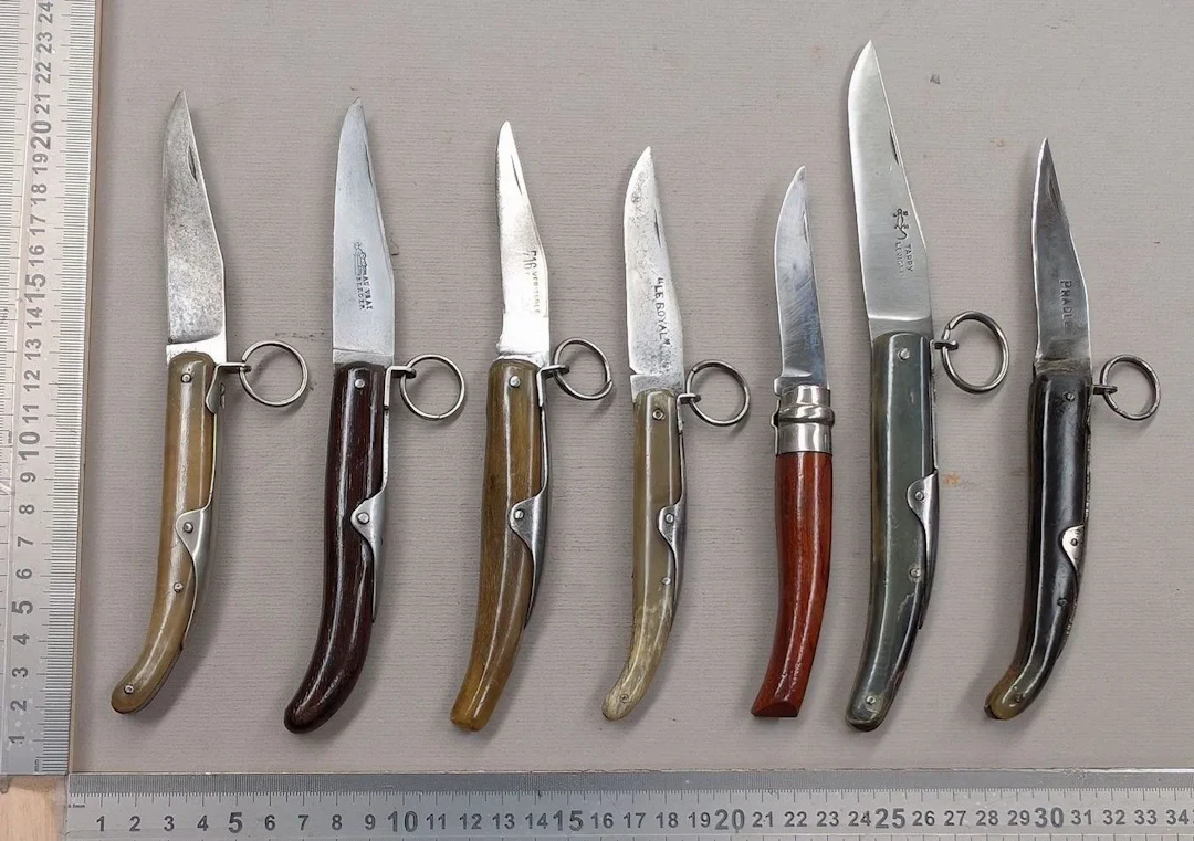 Set of 7 antique shepherd's pocket knives, horn handles, 1930–1960—see