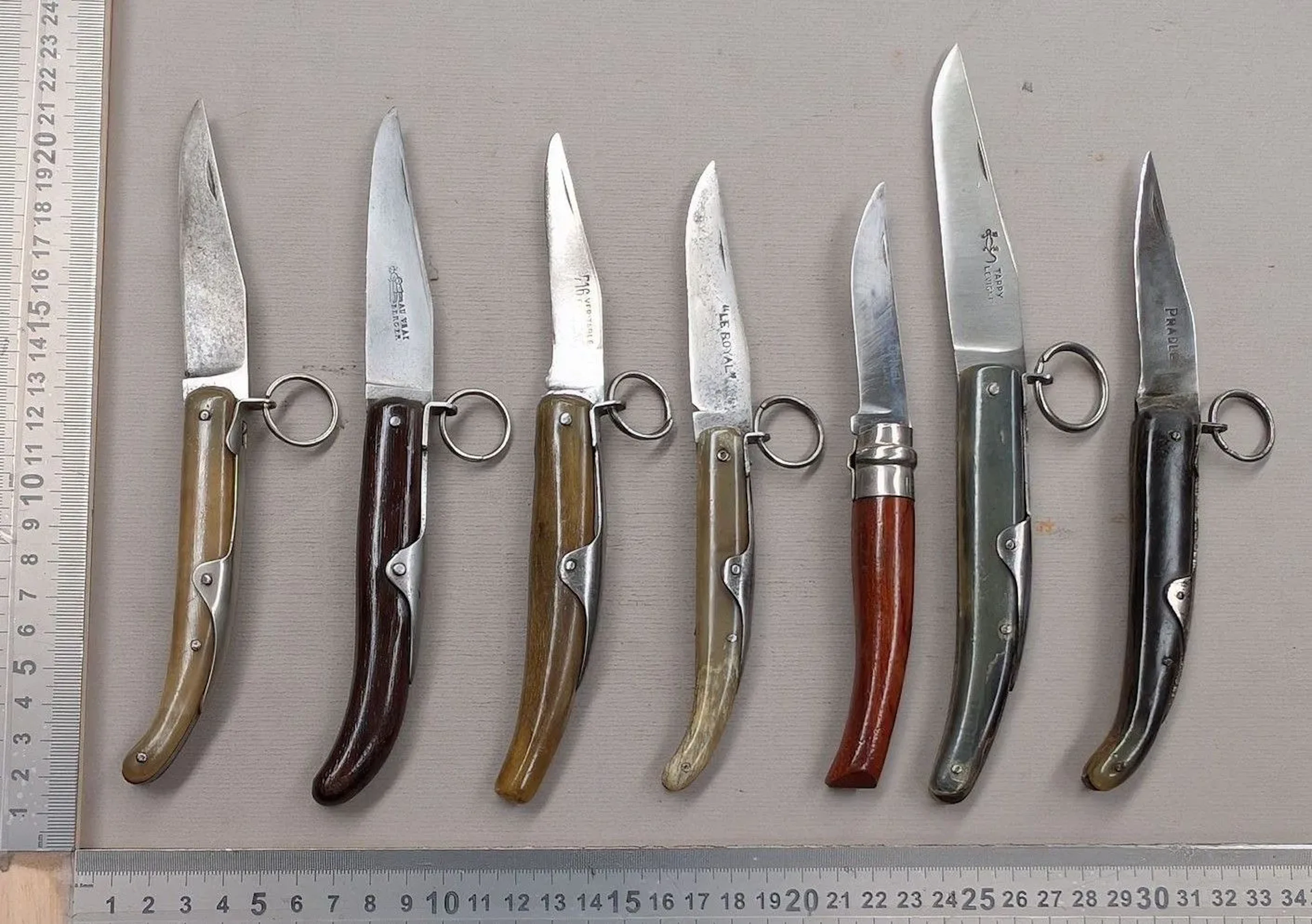 Set of 7 antique shepherd's pocket knives, horn handles, 1930–1960—see