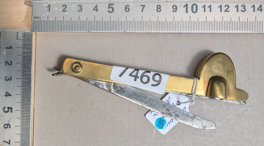 1 veterinary burner with 4 blades + brass - See photos for dimensions