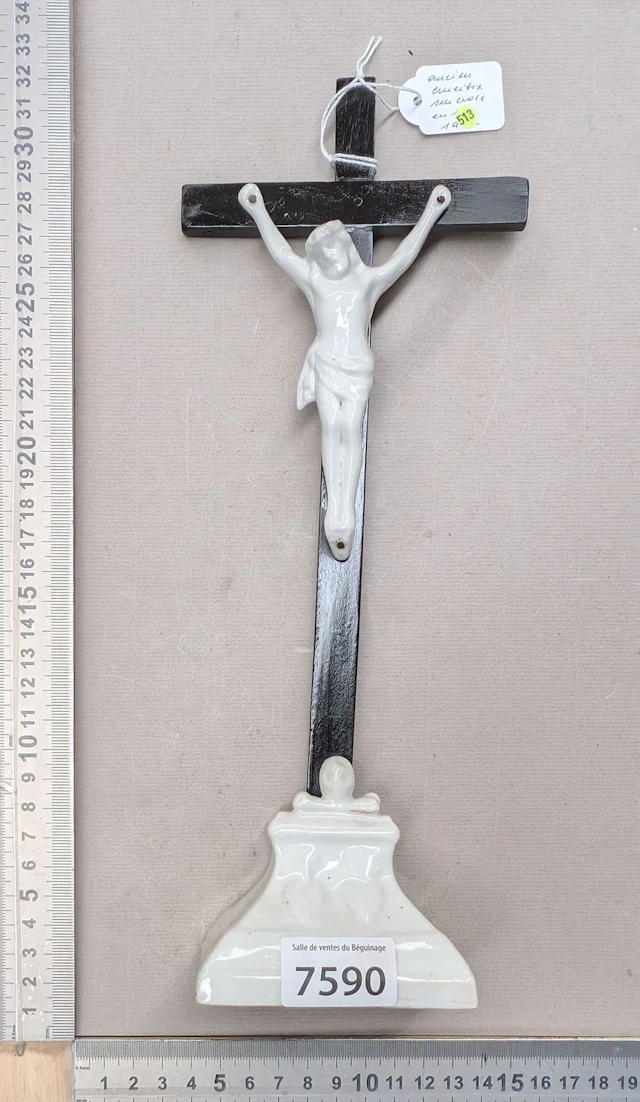 1 antique silver plated crucifix - See photos for dimensions and condition