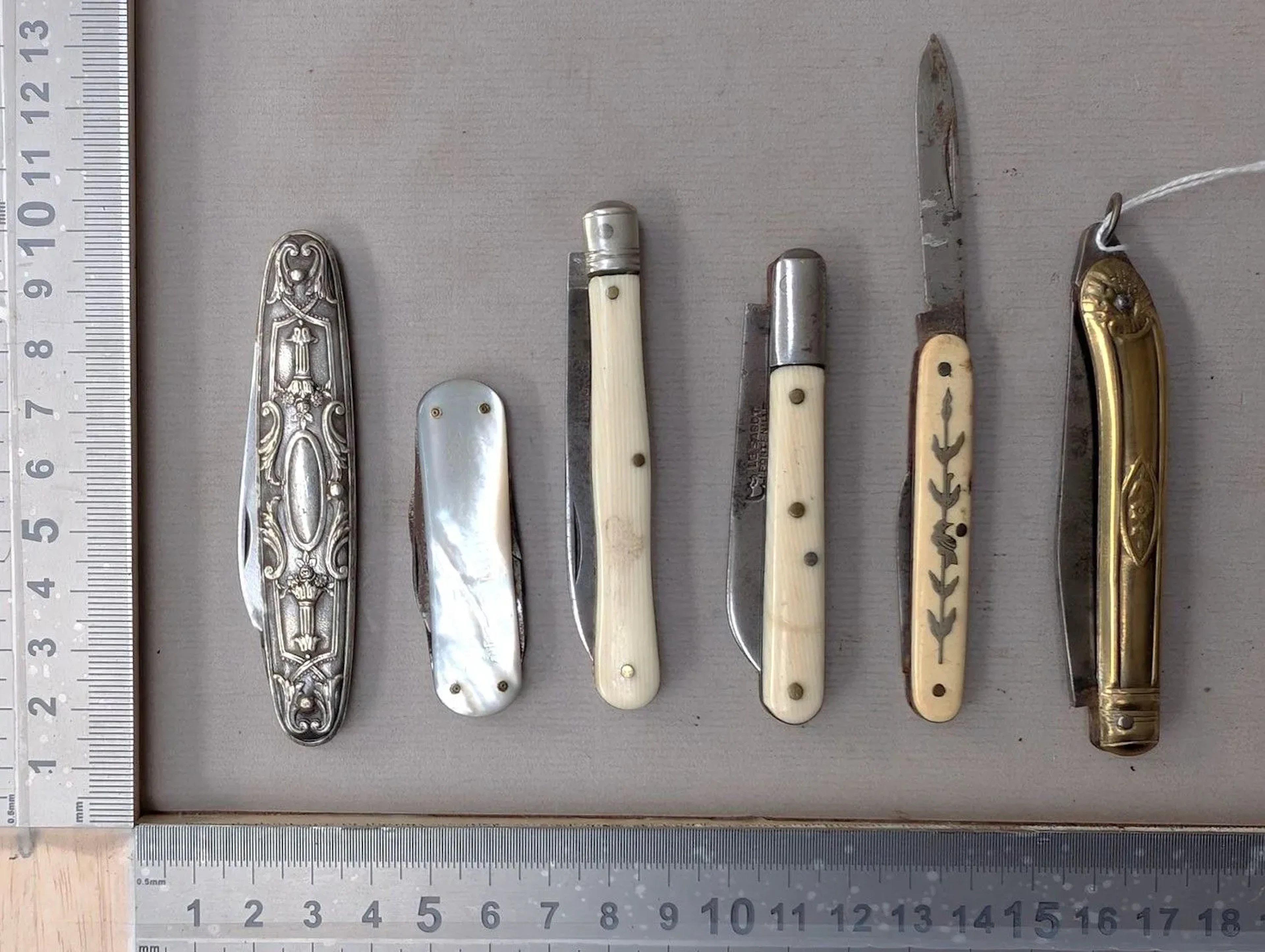 6 antique knives—see photos for dimensions and condition