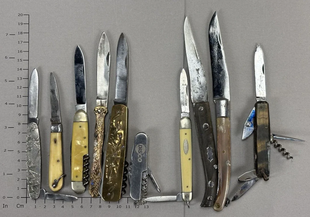 Set of antique knives or pocket knives—see photos for dimensions and condition