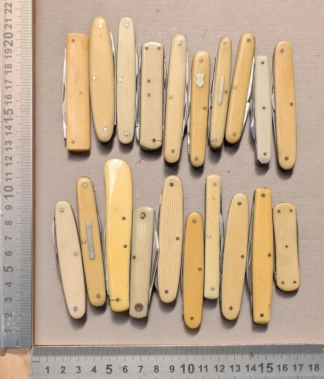 Set of 20 antique pocket knives, 1870–1930—See photos for dimensions