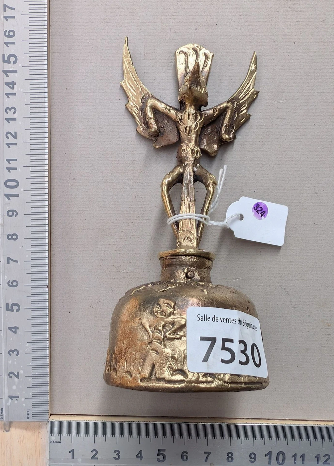 1 pretty little bronze bell—see photos for dimensions and condition