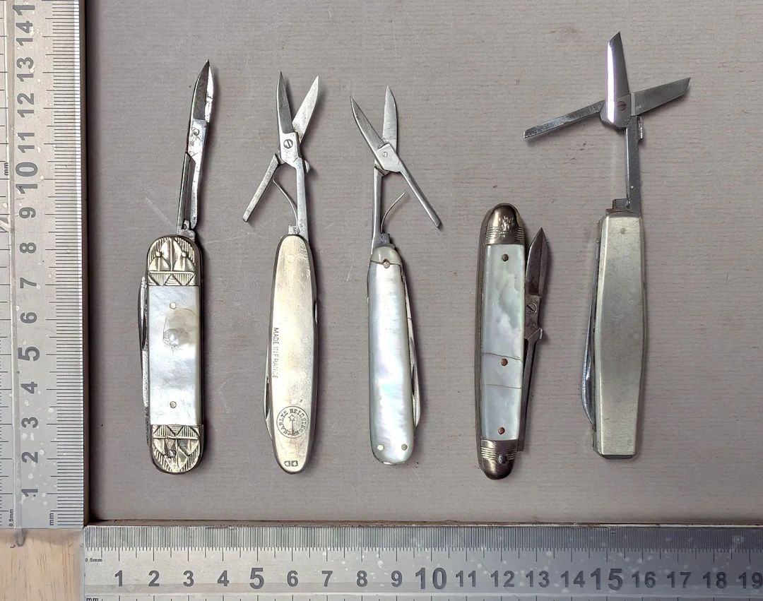 5 antique knives—see photos for dimensions and condition