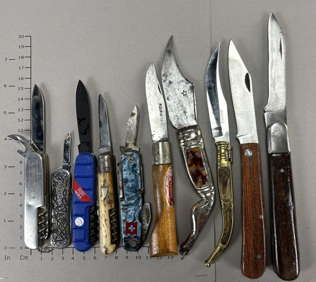 Set of antique knives or pocket knives—see photos for dimensions and condition