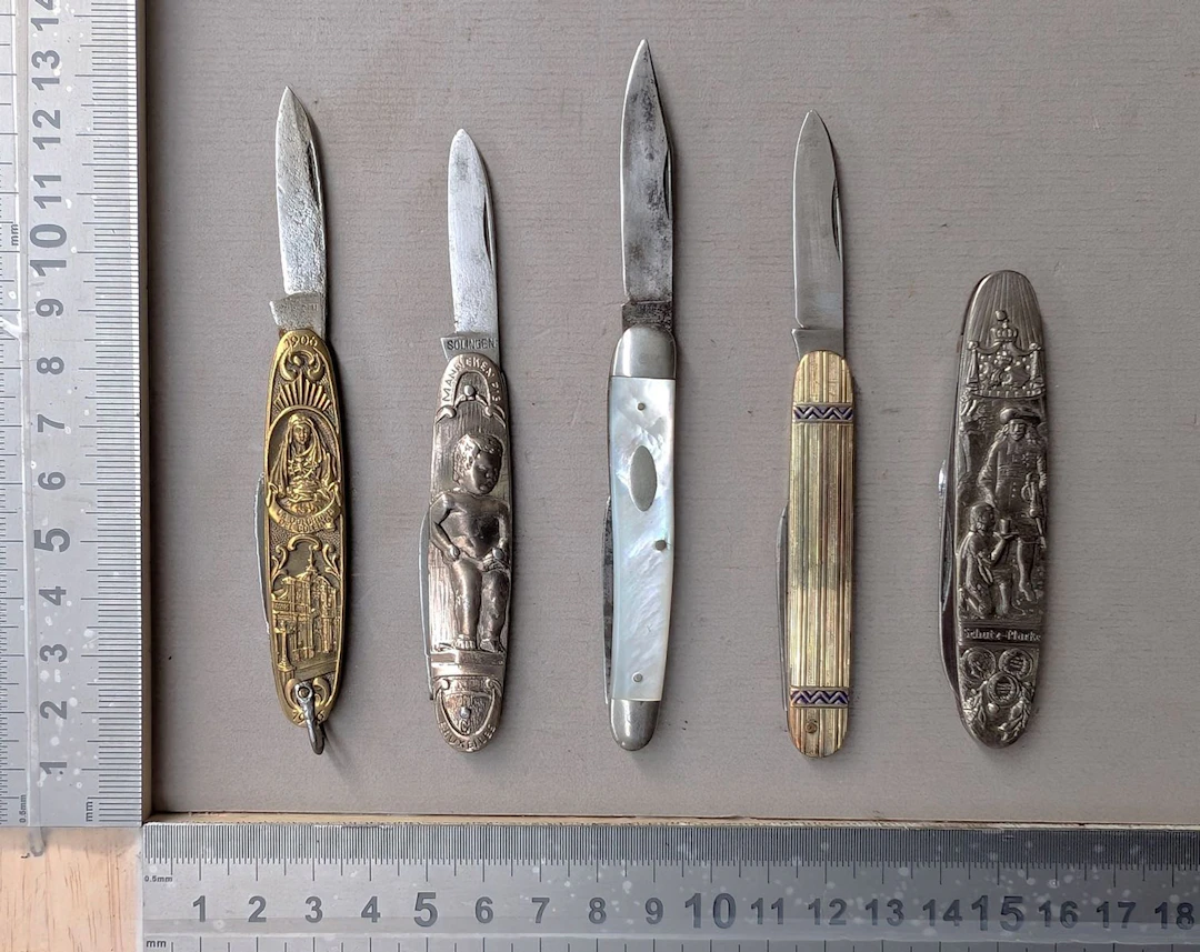 5 antique pocket knives—see photos for dimensions and condition