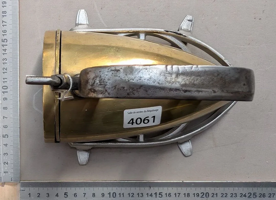 Vintage iron - See photos for dimensions and condition