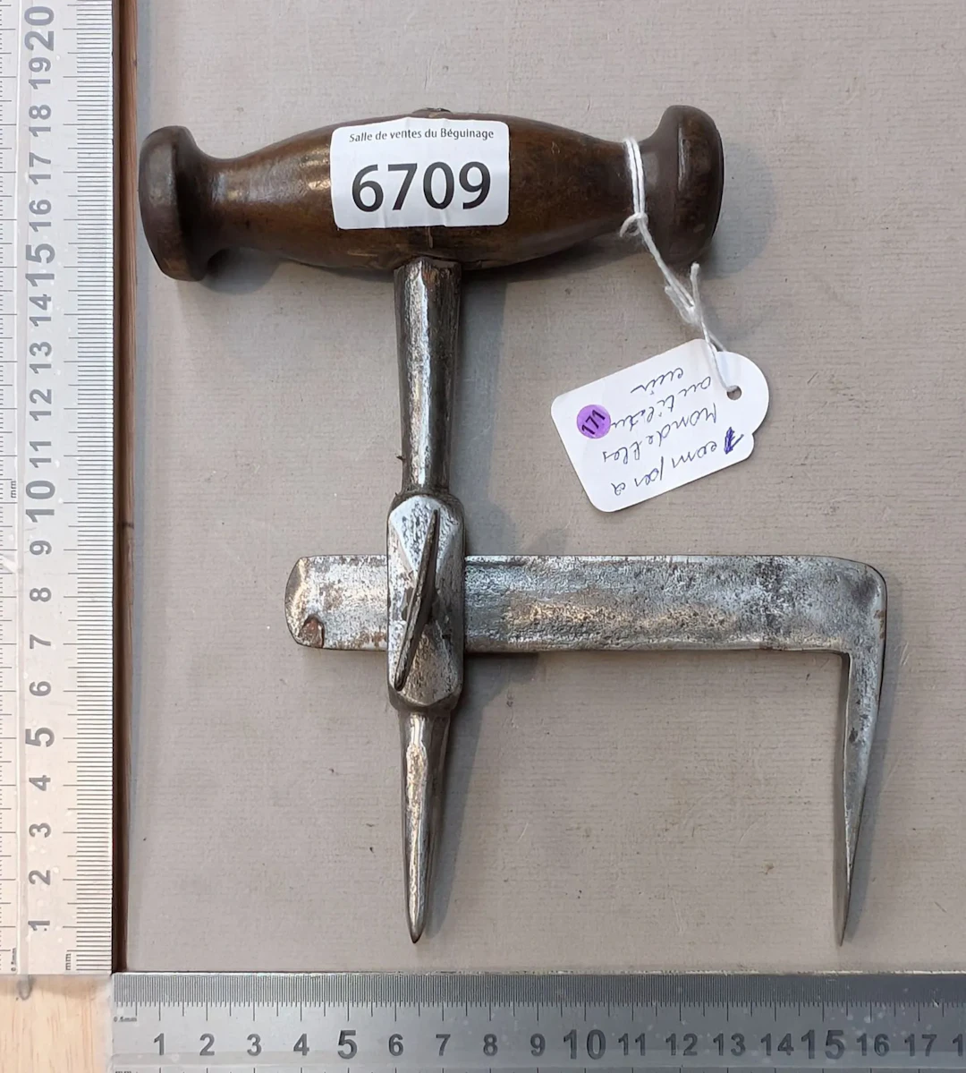 1 leatherworking compass with a washer—see photos for dimensions and condition