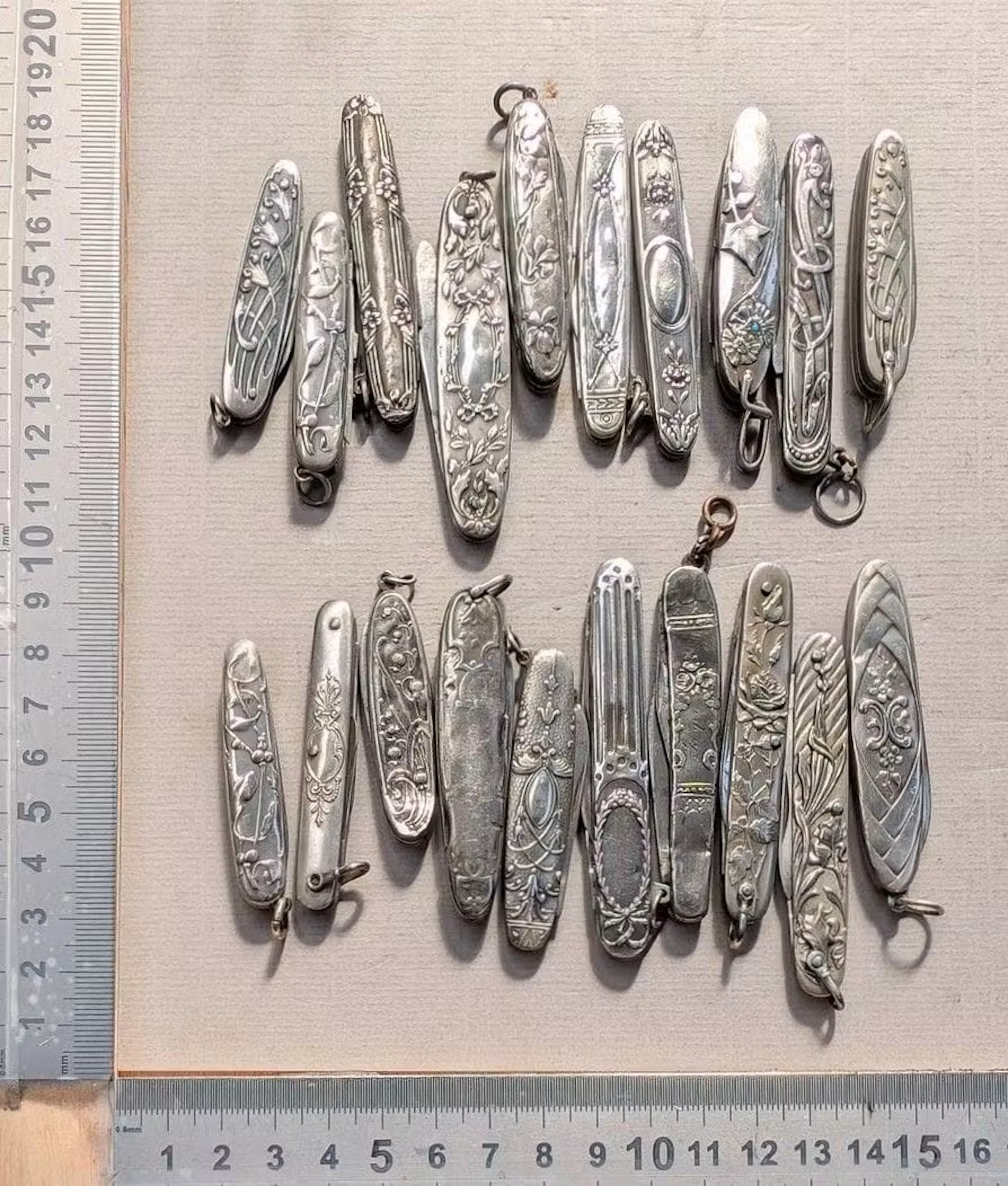 Set of 20 antique ladies' pocket knives, Silver plated metal, 1880–1920—see
