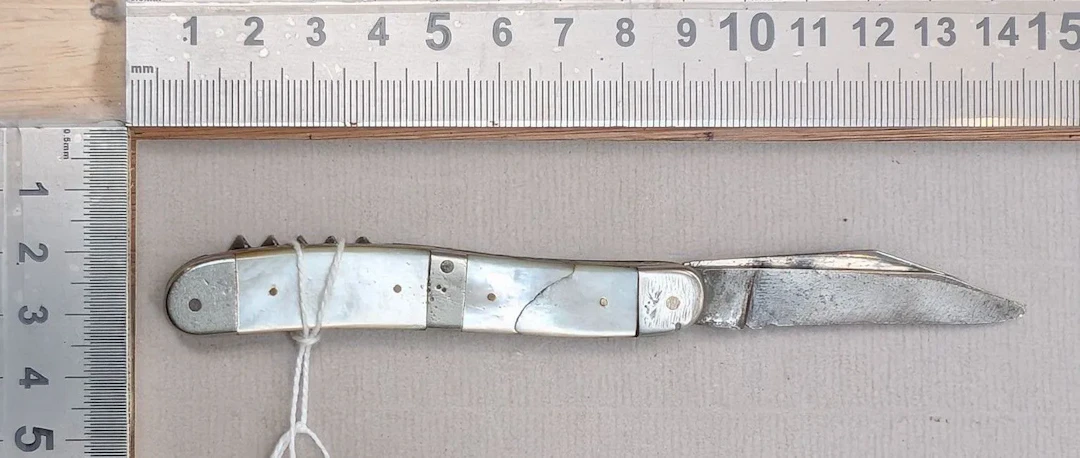 Antique pocket knife with 2 blades + corkscrew - See photos for dimensions