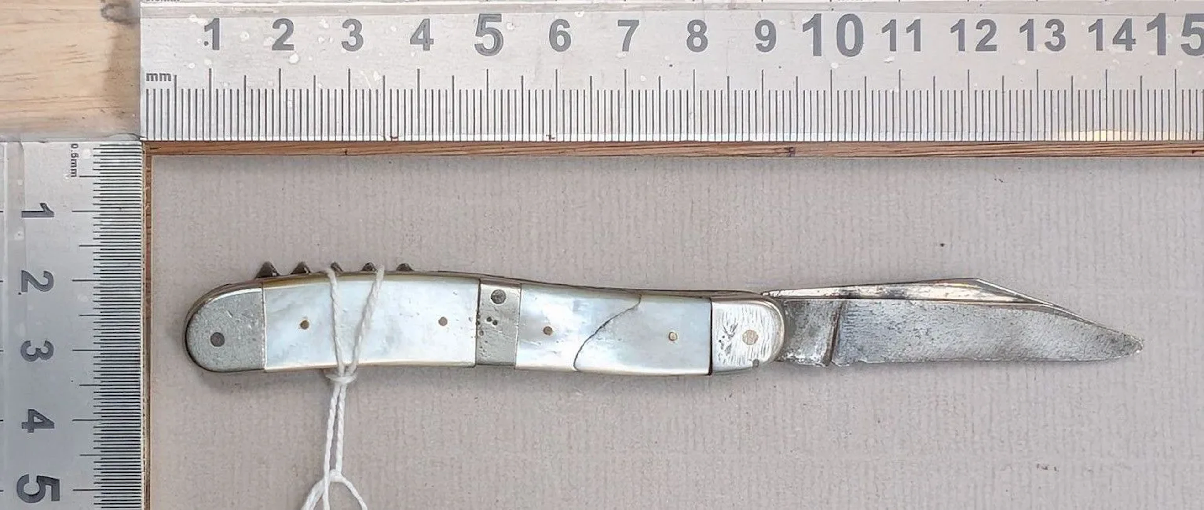 Antique pocket knife with 2 blades + corkscrew - See photos for dimensions