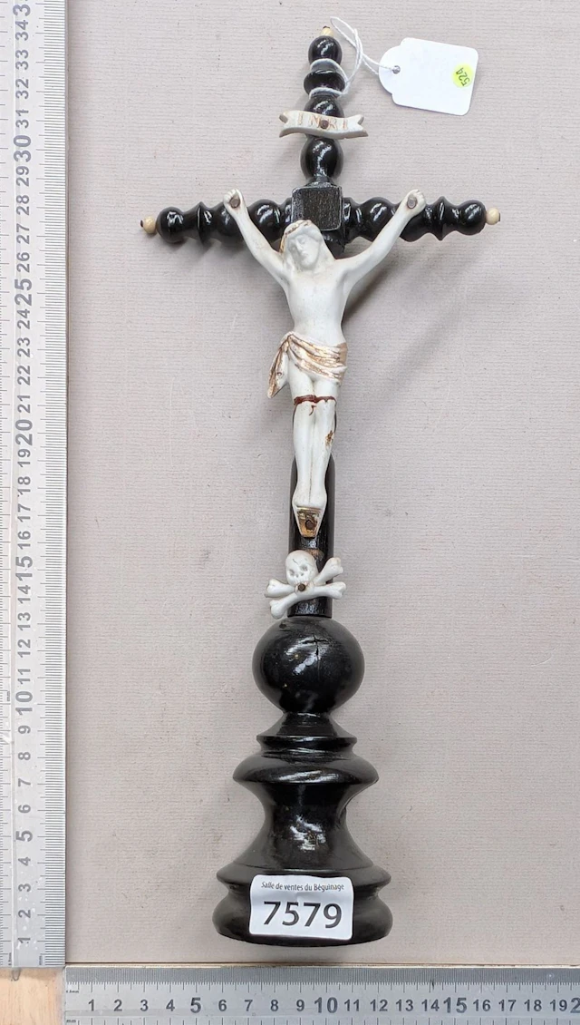 Antique bronze crucifix - See photos for dimensions and condition