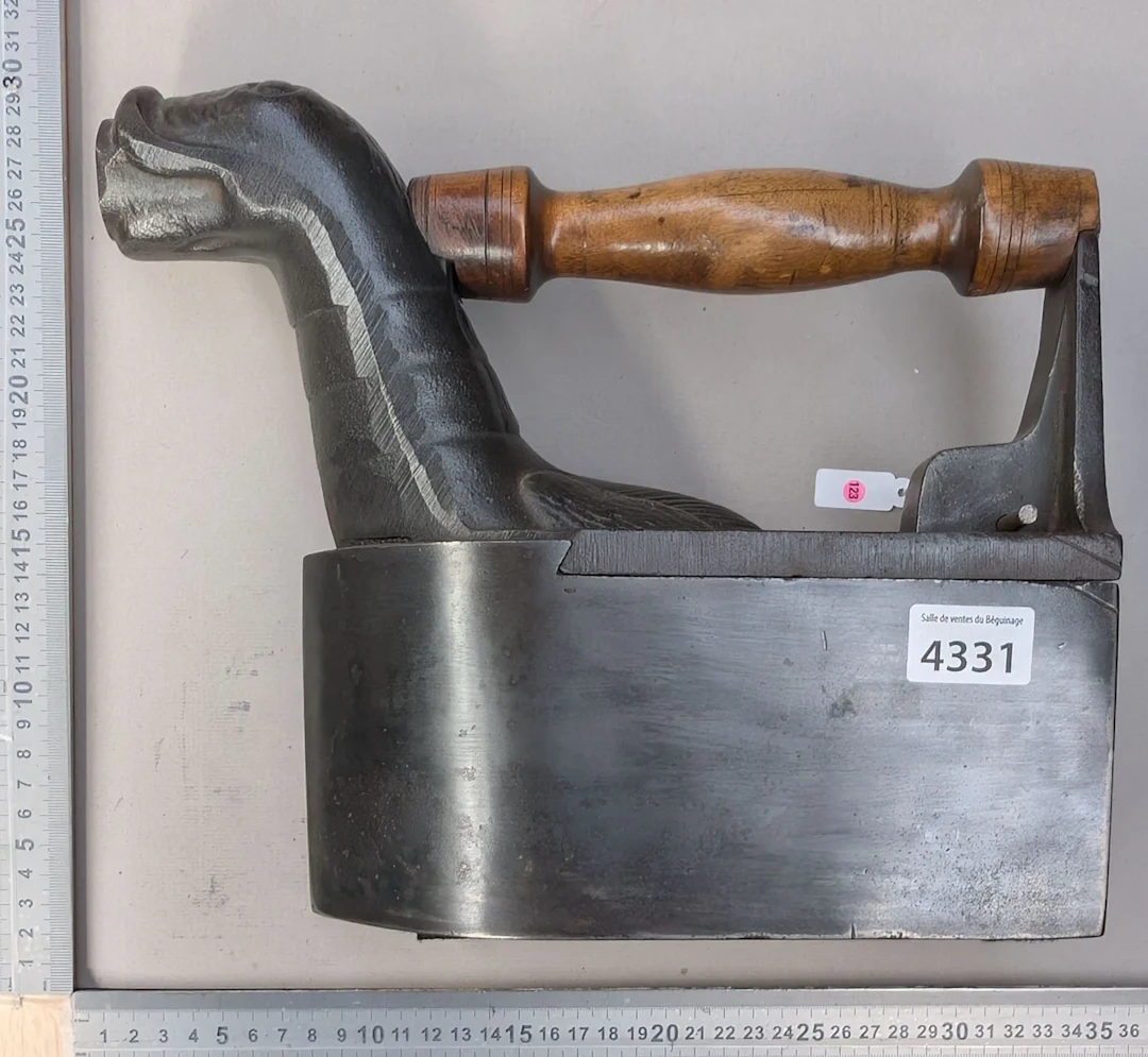 Antique iron - See photos for dimensions and condition