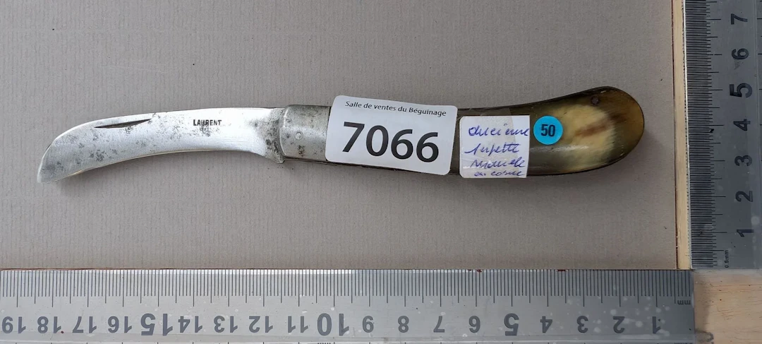Antique pruning knife with a horn handle (folding) - See photos for