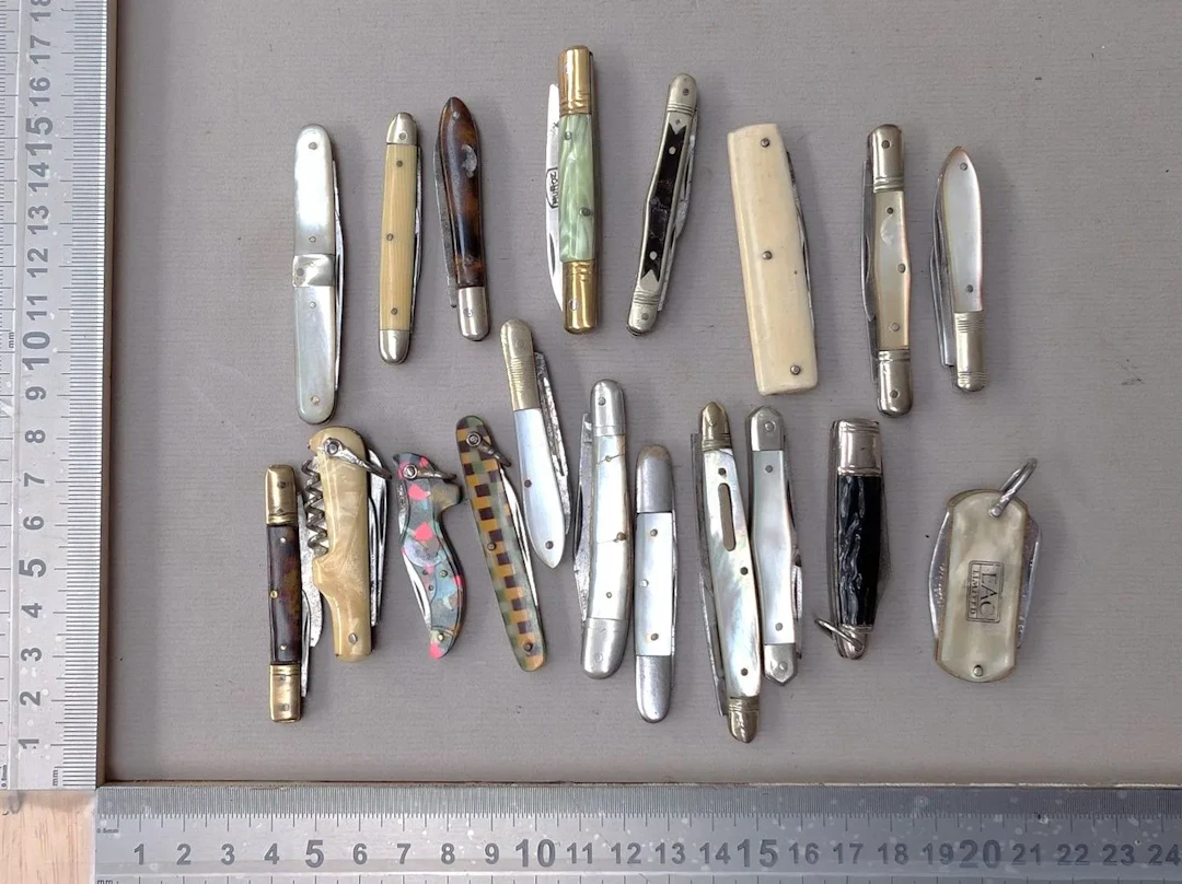 18 antique knives—see photos for dimensions and condition