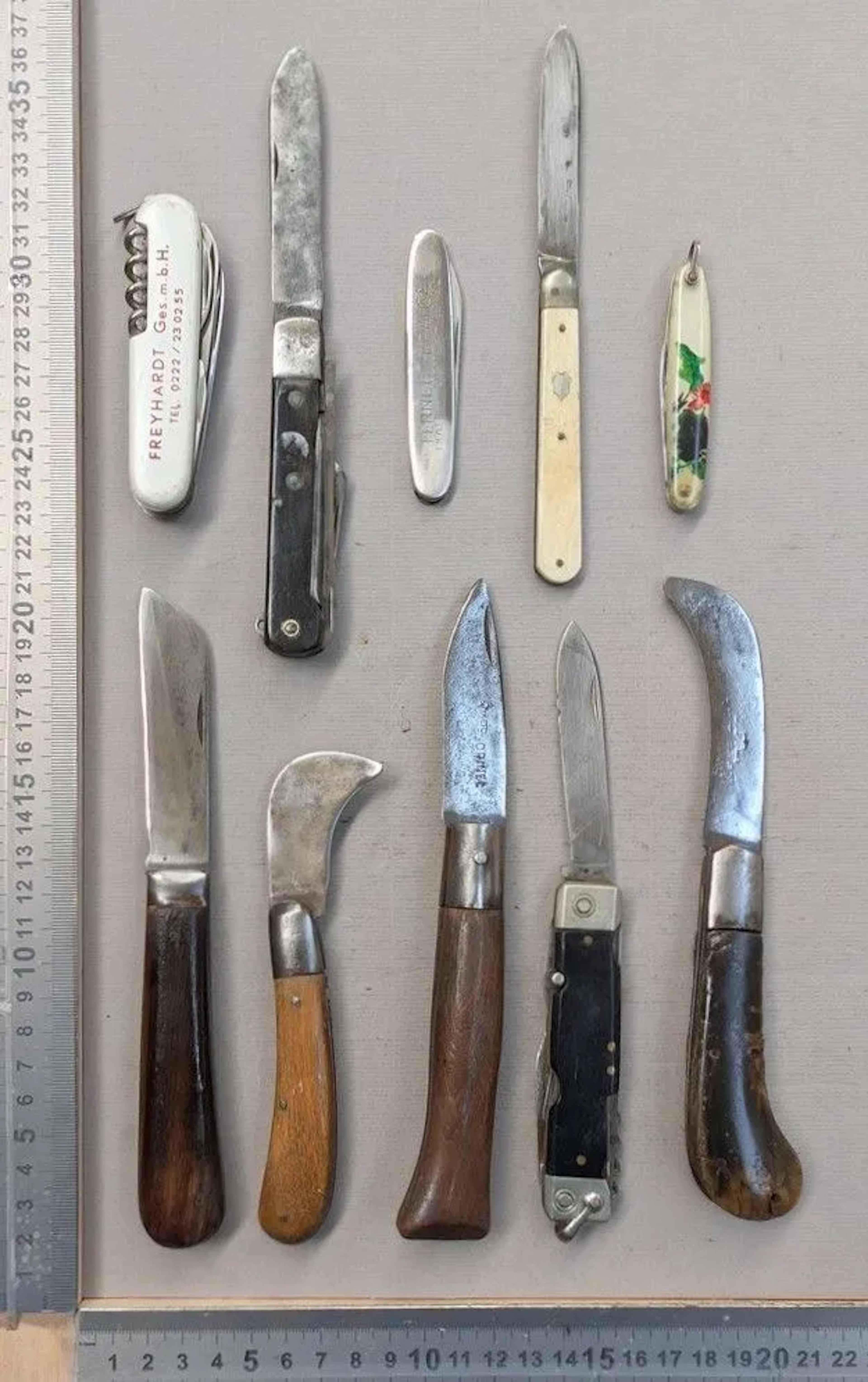 Set of antique knives or pocket knives—see photos for dimensions and condition