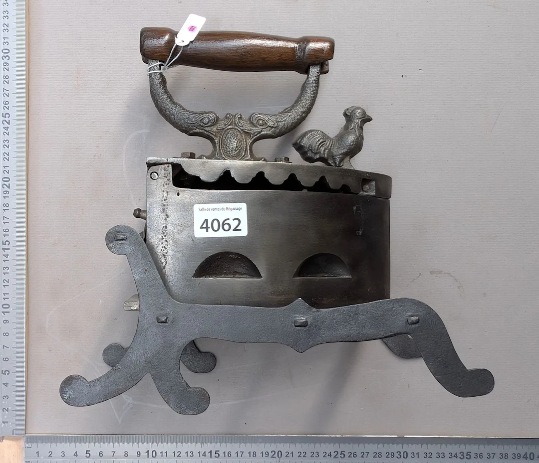 Vintage iron - See photos for dimensions and condition