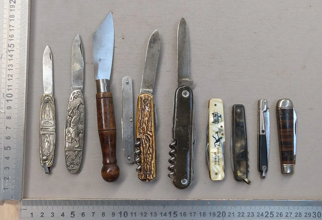 Set of antique knives and pocket knives—see photos for dimensions and condition