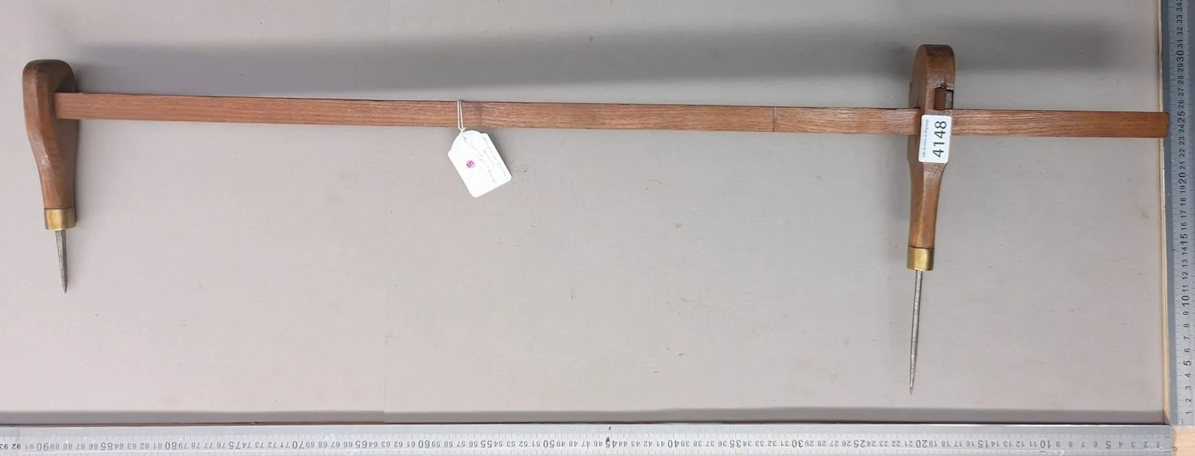 1 antique carpenter's compass—see photos for dimensions and condition