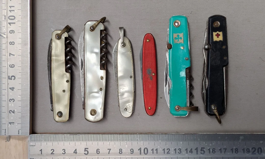 5 antique knives—see photos for dimensions and condition