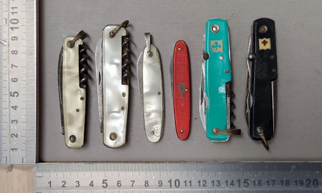 5 antique knives—see photos for dimensions and condition