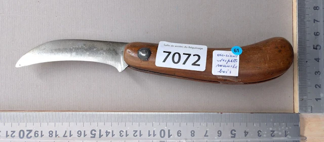 Antique pruning knife with wooden handle (folding) - See photos for