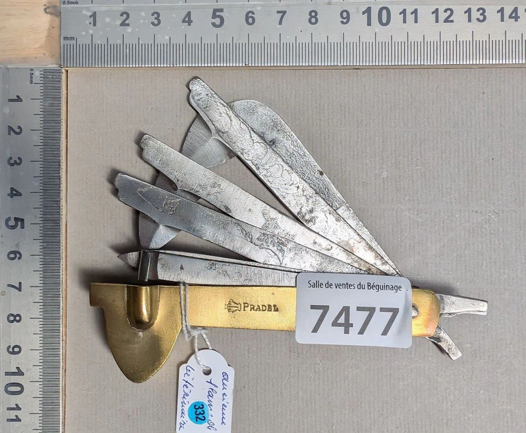 1 PRADEL 6-blade veterinary scalpel + brass handle - See photos for