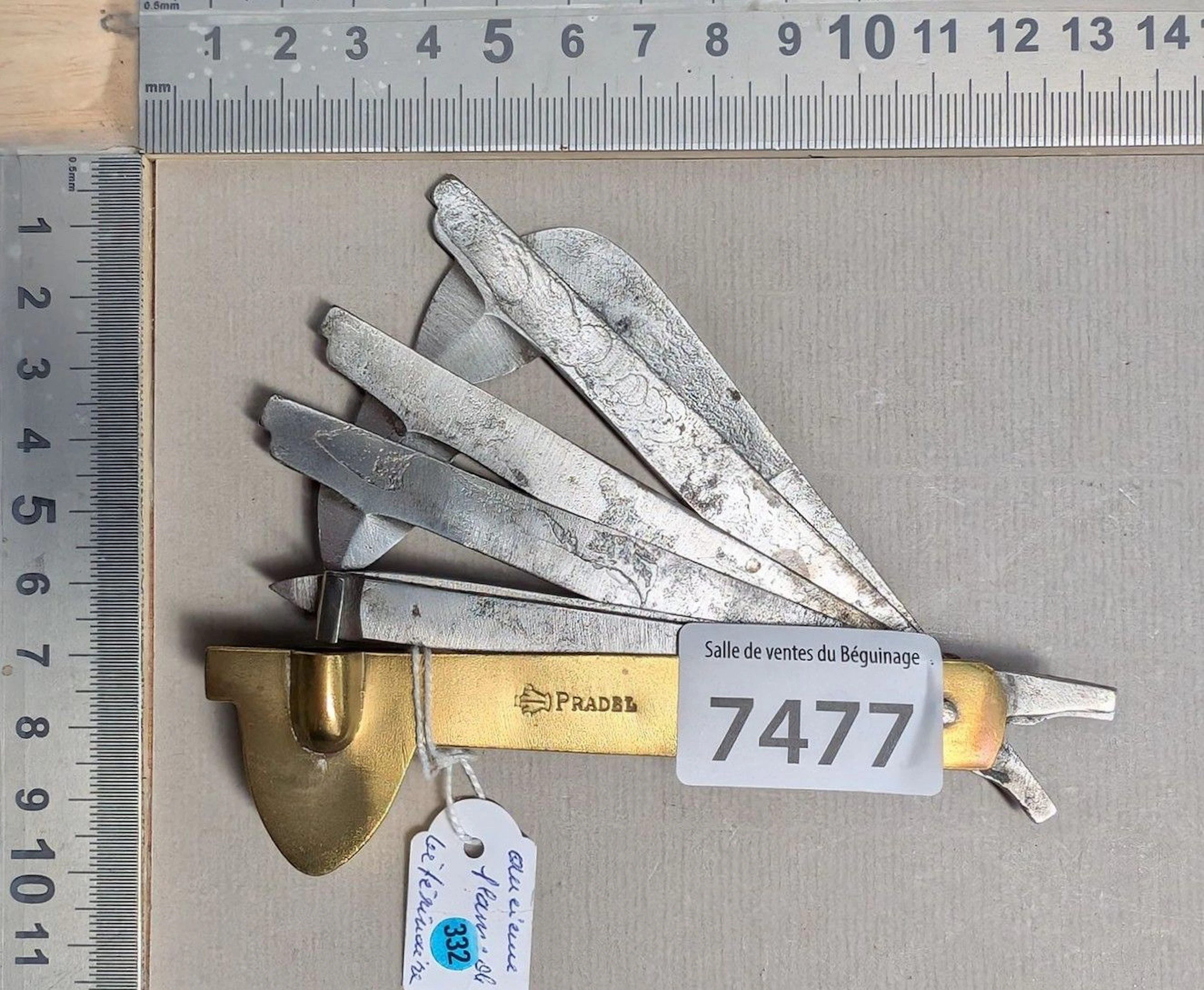 1 PRADEL 6-blade veterinary scalpel + brass handle - See photos for