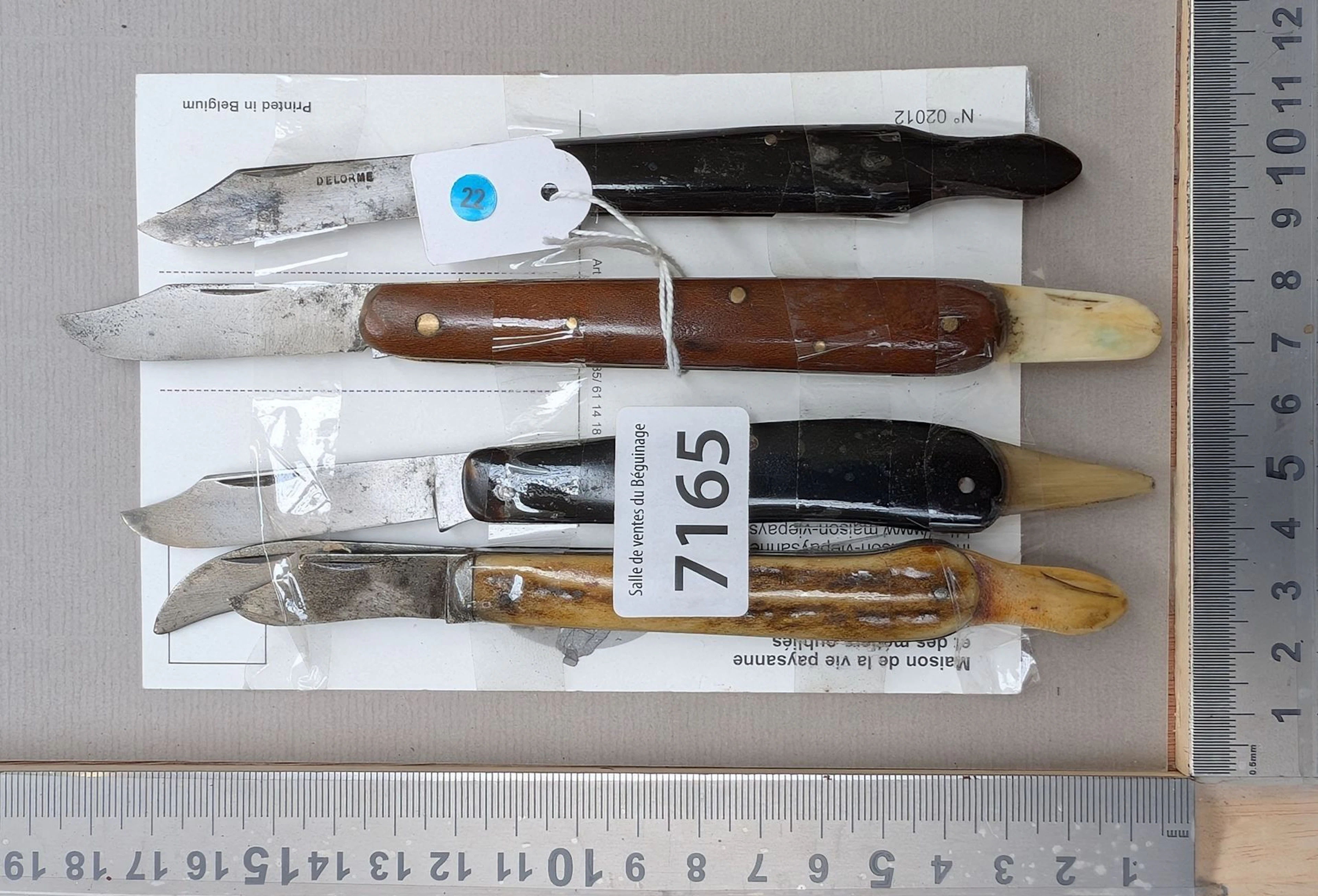 4 folding knives with horn handles (for carving) - See photos for