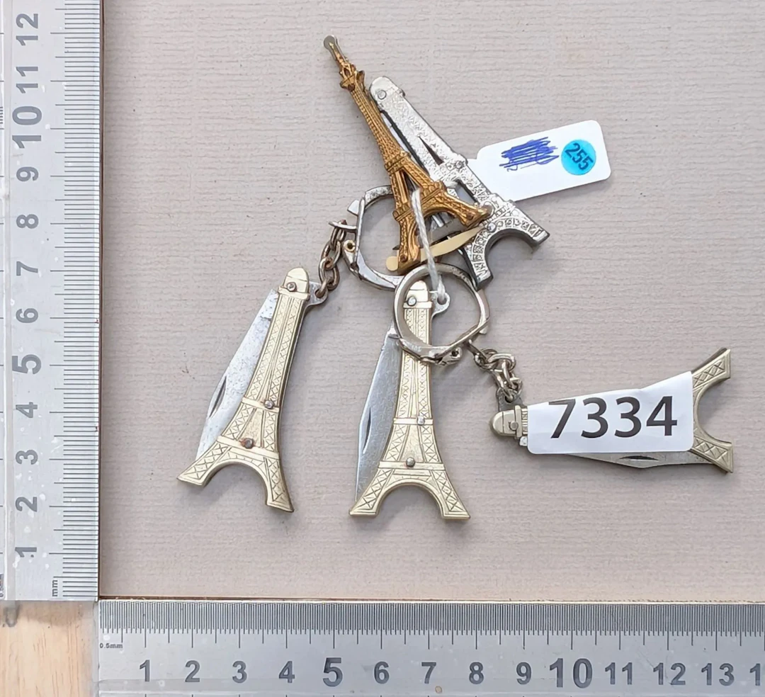 5 Eiffel Tower knives - See photos for dimensions and condition