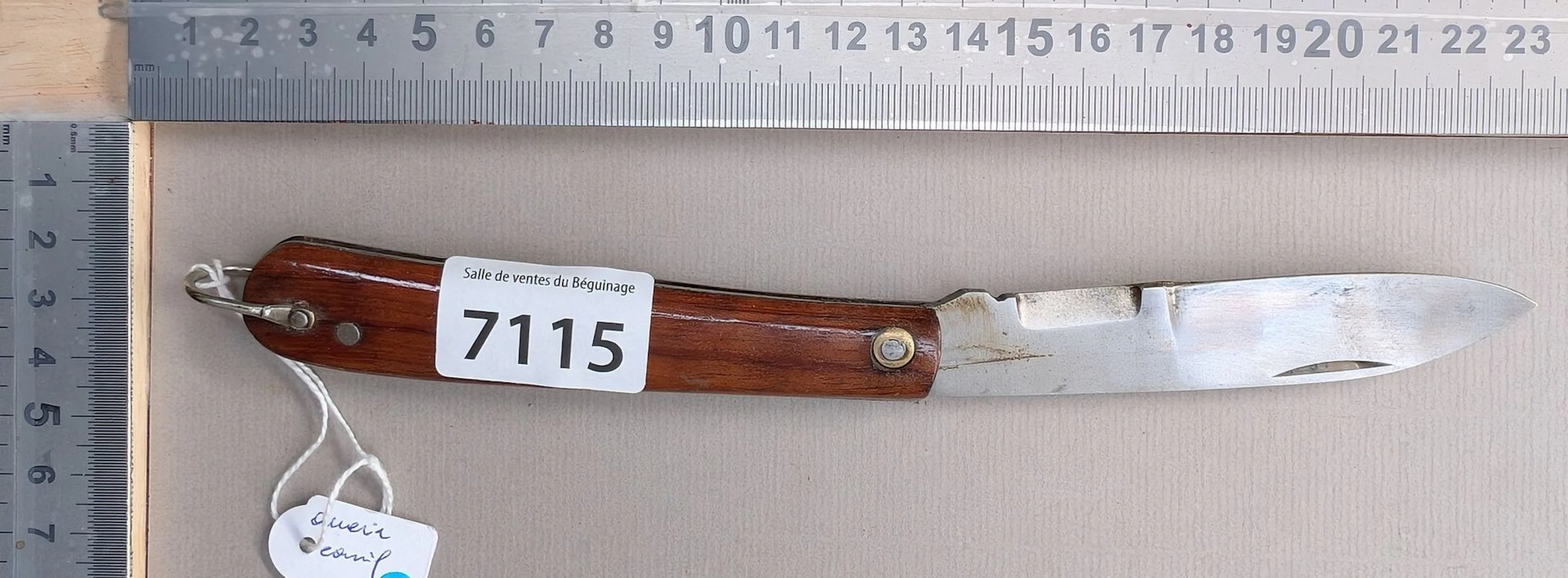 Vintage pocket knives with wooden handles (folding) - See photos for
