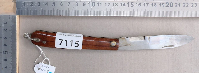 Vintage pocket knives with wooden handles (folding) - See photos for