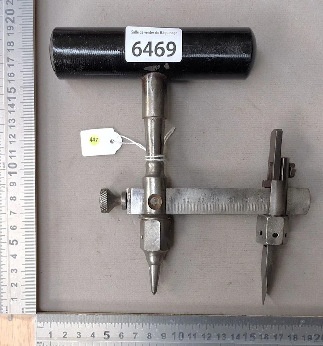 1 leather compass with washers—see photos for dimensions and condition