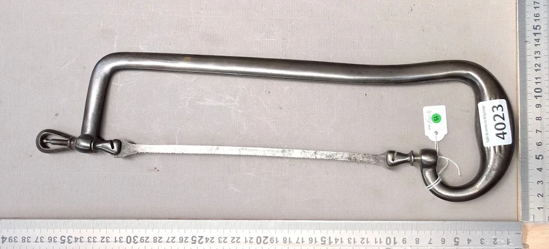 1 antique medical saw—see photos for dimensions and condition